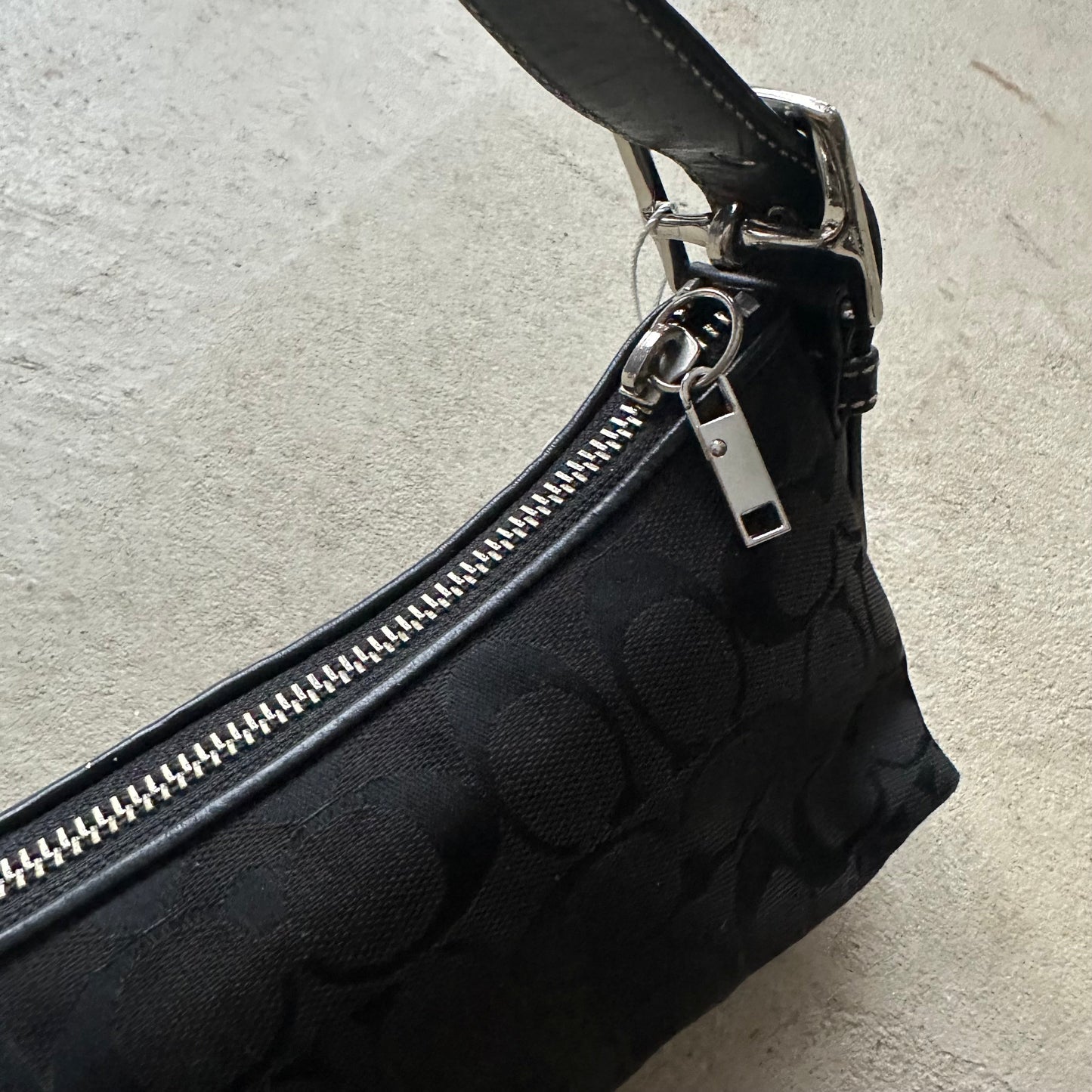 vintage y2k coach black baguette shoulder bag 4