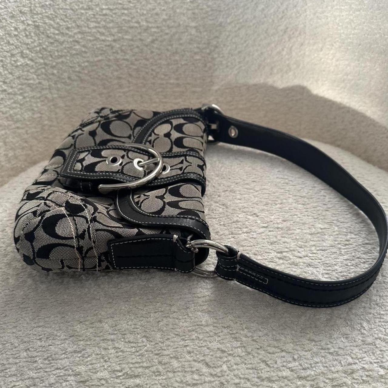 🩷🍒Vintage soho coach purse in light gray and black🩷🍒