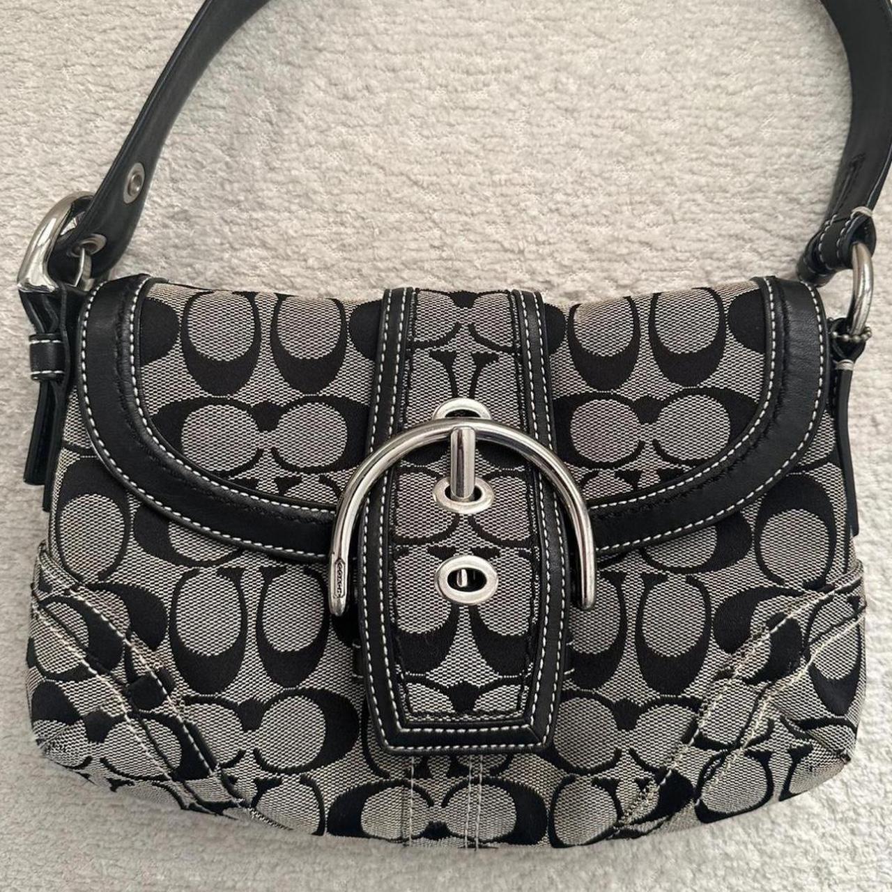 🩷🍒Vintage soho coach purse in light gray and black🩷🍒
