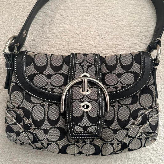 🩷🍒Vintage soho coach purse in light gray and black🩷🍒