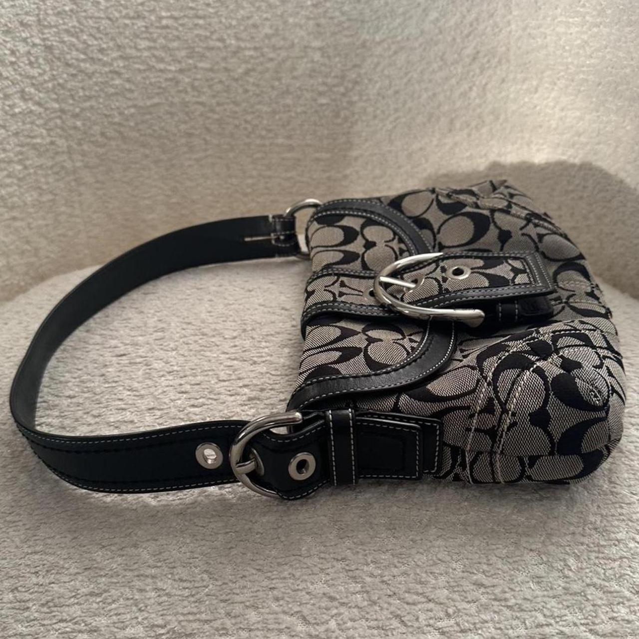 🩷🍒Vintage soho coach purse in light gray and black🩷🍒