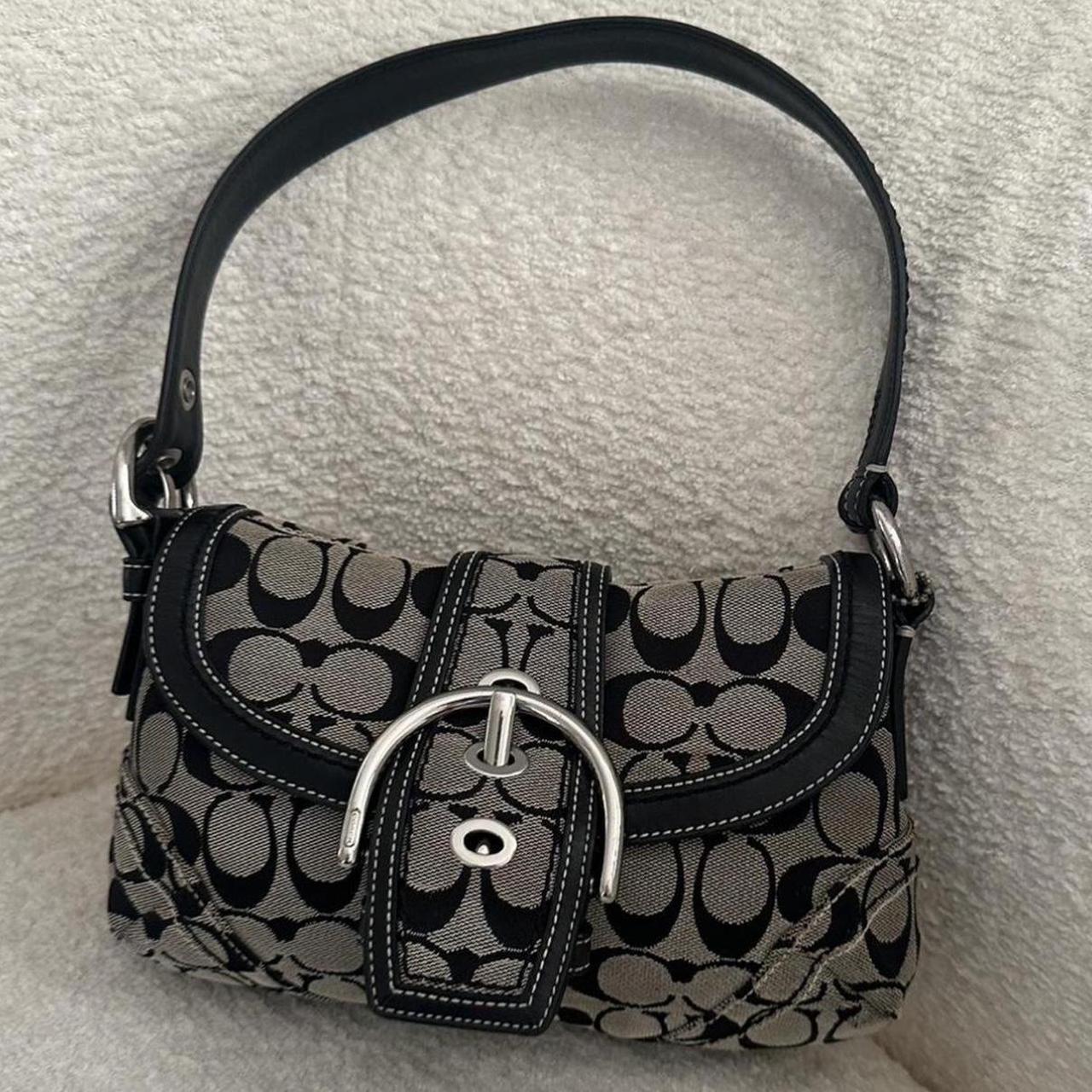 🩷🍒Vintage soho coach purse in light gray and black🩷🍒