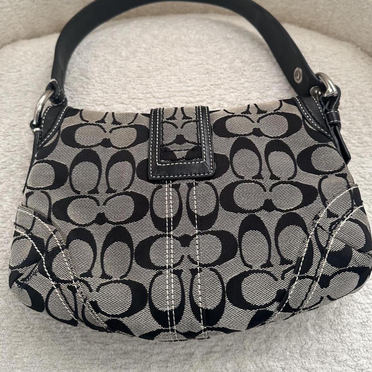 🩷🍒Vintage soho coach purse in light gray and black🩷🍒