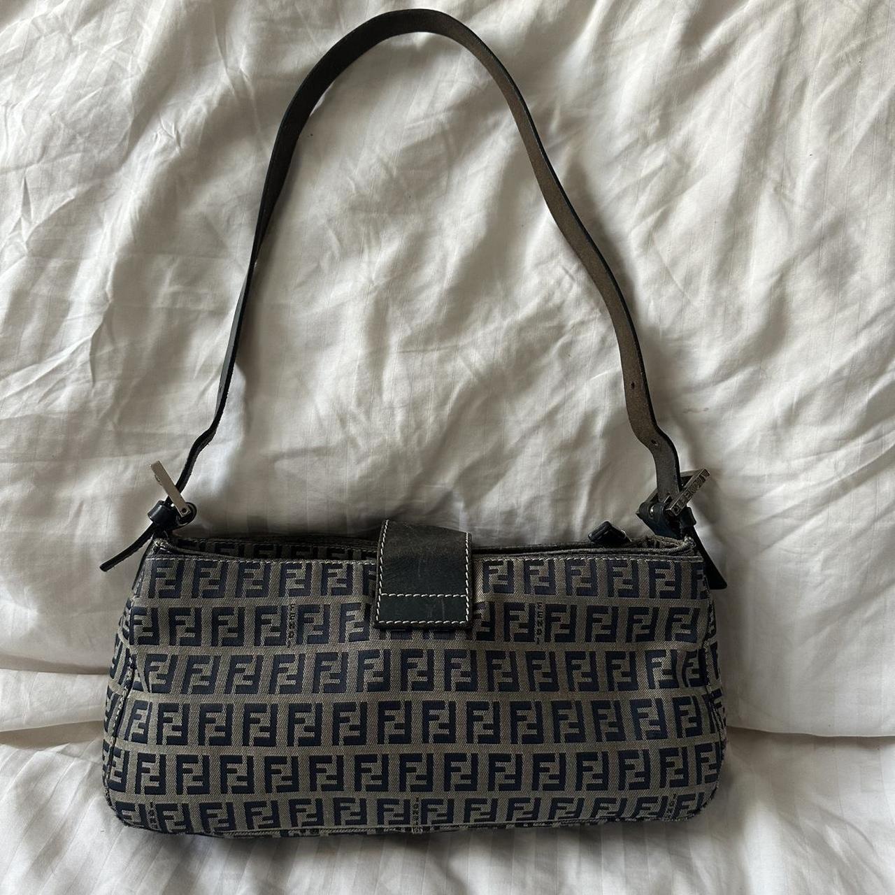 🍇💜Preowned NAVY FENDI BAGUETTE🍇💜